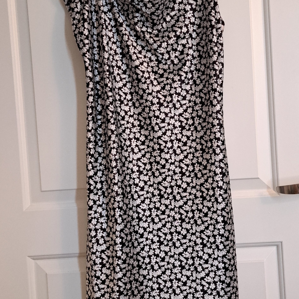 Bebe Monochrome Floral Patterned Top